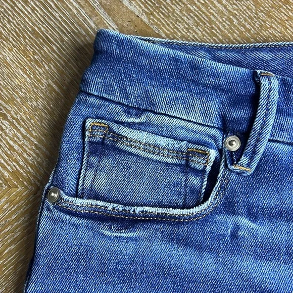 GOOD AMERICAN Good Legs Raw Hem Skinny Jeans 6/28 - Picture 6 of 11